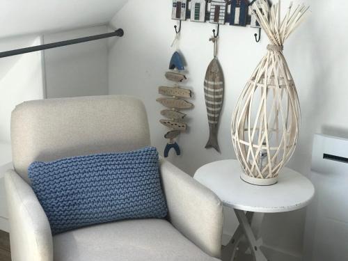 Grandcamp-Maisy Apartment | Oceanfront Retreat: Le Cocon d'Agathe, Rated 9/10