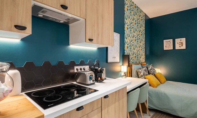 Jean Moulin - Marius Berliet Condo | Relax in Comfort at Le Cocon: Spa & Child-Friendly Amenities