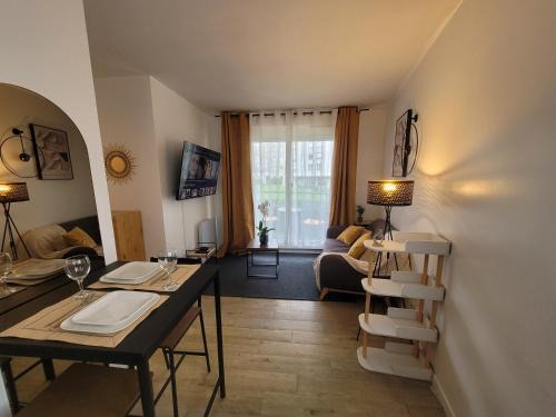 Cergy Apartment | Discover Le Cocon Urbain: Ideal Family Stay in City Center