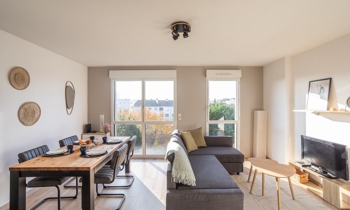 Cleunay Apartment | Guest Rated: 10/10 at Le Cocon Voltaire with Spa & Parking