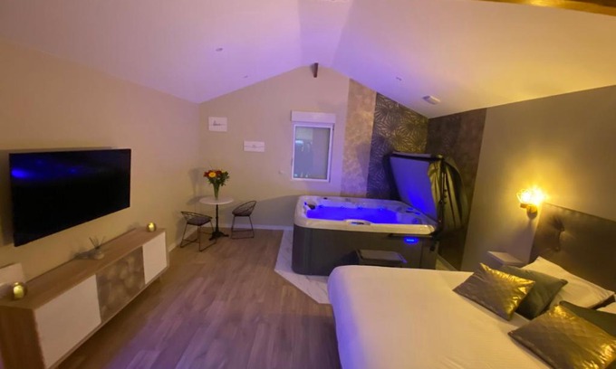 Louvetot Bed & Breakfast | Experience Relaxation at Le Cocoon d'Emy with Hot Tub