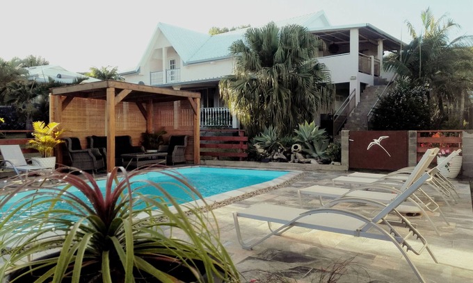 La Grande Montee Apartment | Le Colonial: Elegant Retreat Minutes from the Airport