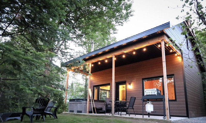 Shannon Ski Chalet | Le Colvert Chalet au Bord de L'eau Avec spa