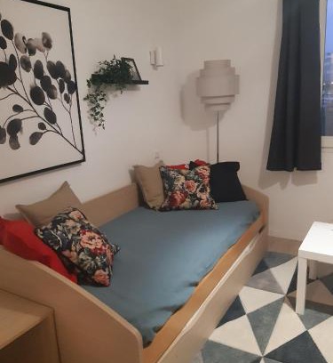 Saint-Jean Apartment | Convenient Comfort Near Clinique de l'Union with WIFI
