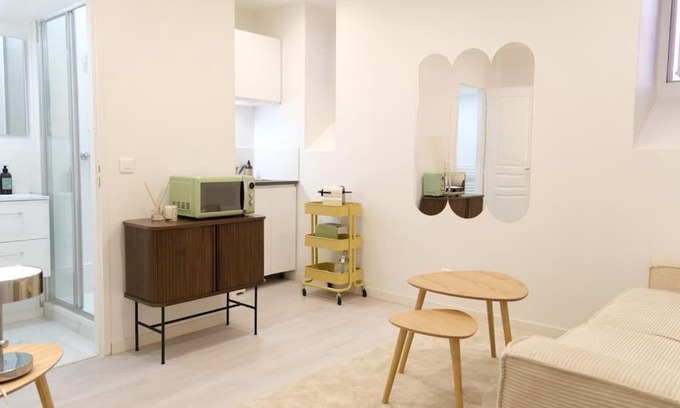 Saint-Etienne Apartment | Modern Studio Le Contemporain in Toulouse's City Center