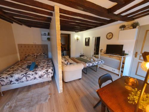 Chaville Apartment | Convenient Stay Between Paris and Versailles with Free Parking