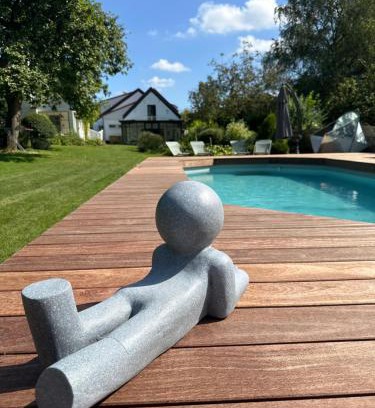 Lasne Bed & Breakfast | Discover Le Cottage: Family-Friendly Retreat with Pool