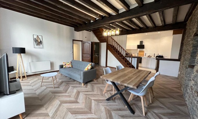 Segre Apartment | Welcoming Le cottage de l’Oudon: Family-Friendly Retreat