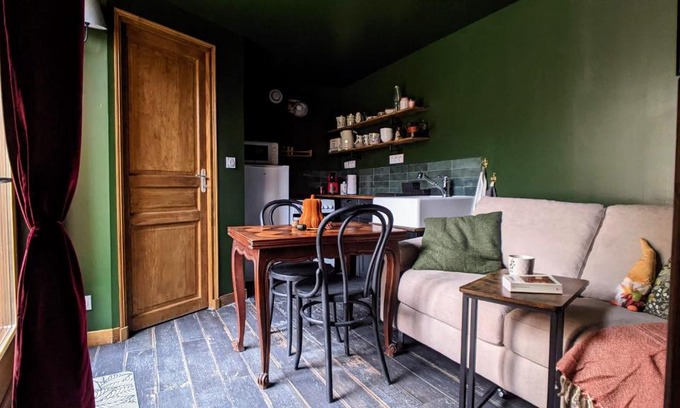 L'Ile-Bouchard House | Cozy Le Cottage et la Tiny des Cartes - Pet-Friendly Retreat