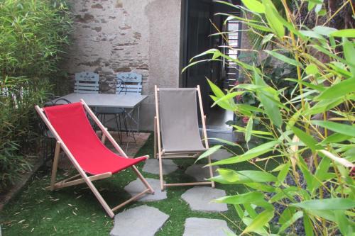Saint-Sebastien-sur-Loire House | Cozy Le Cottage with Ocean Views and Family-Friendly Amenities