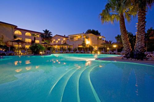 Argeles-sur-Mer Hotel | Relax at Hôtel Le Cottage: 4-Star Oceanfront Escape
