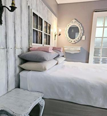 Scottburgh South Villa | Cozy le'Cottage on Raymond: Pet-Friendly Oceanfront Retreat