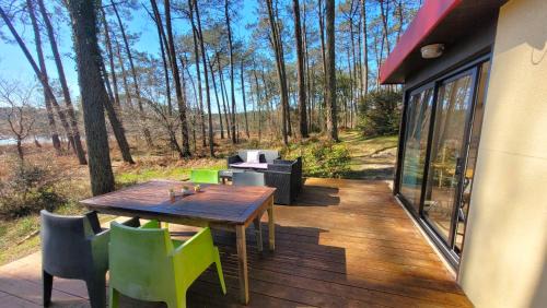 Leon Apartment | Relax at Le Cottage Vue Lac with Pools and Scenic Views