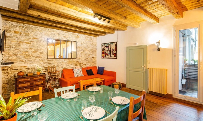 Richebourg - Saint-Clement Apartment | Idyllic Stay at Le Cours Saint Pierre - Between Castle & Cathedral