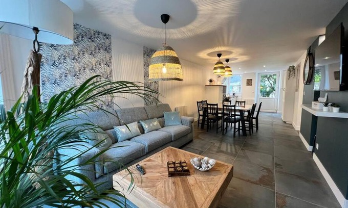 Grandcamp-Maisy House | Experience Family-Friendly Comfort at Le Crabe Vert Hotel