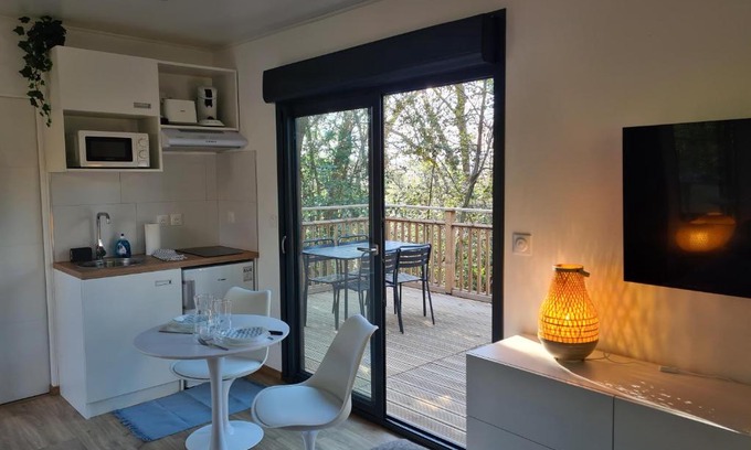 Sommieres Apartment | Pet-Friendly Le Cube with Ocean Views and Top Ratings