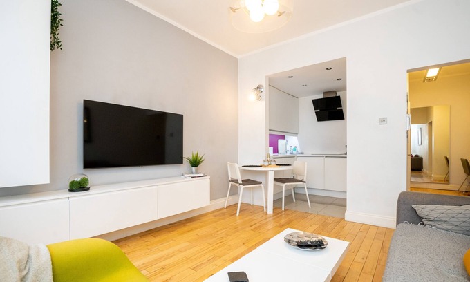 Adamsdown Apartment | Cozy Retreat at Le Cwtch: 1-Bed Apartment with Pool