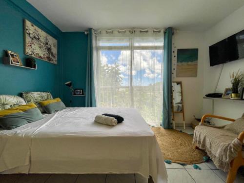 Le Marin Apartment | Seaside Comfort at Le Dauphin with Parking & AC
