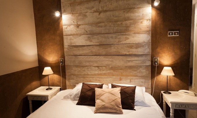 Cornillon-Confoux Hotel | Discover Le Devem de Mirapier: Pool & Spa Retreat
