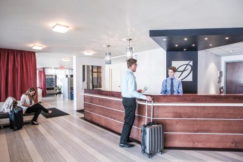 Rouyn-Noranda Hotel | Discover Comfort at Le Deville par G5 with Hot Tub Access