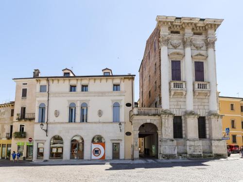 Vicenza Apartment | Pet-Friendly Retreat at Le Dimore del Conte - Rated 10/10