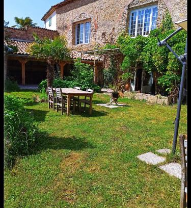 Leran Bed & Breakfast | Discover Le Dinanga: Oceanfront Stay with Pool Access