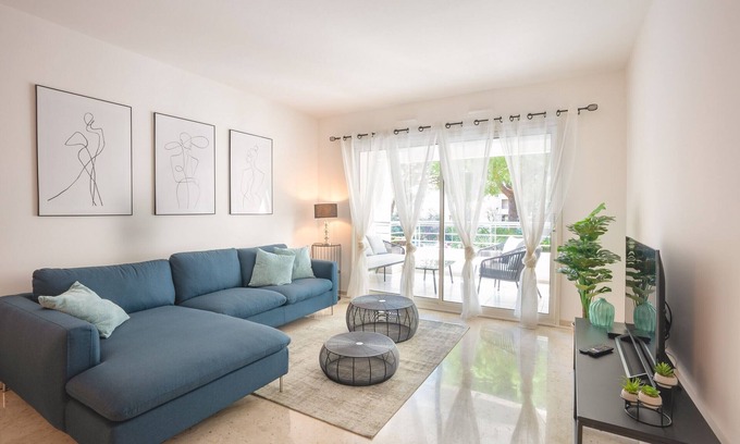 Cannes City Centre Apartment | Oceanfront Escape at 200 Dolce Vita with Pool & Breakfast
