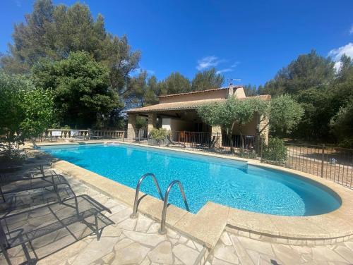 Grans House | Idyllic Le Domaine d'Alèzen: Oceanfront Retreat Awaits