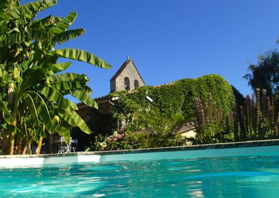 Faleyras Bed & Breakfast | Relax at Le Domaine De La Lézardière B&B with Pool & Hot Tub