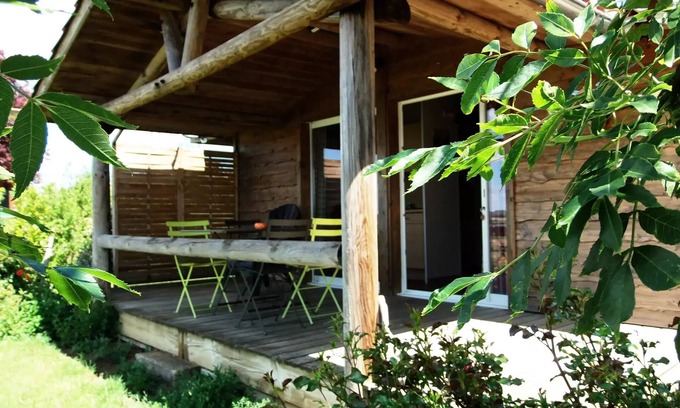 Pauilhac Ski Chalet | Inviting Le Domaine des Cadets de Gascogne Chalet for 4