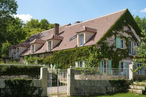 Chevroches Bed & Breakfast | Oceanfront Bliss at Le Domaine des Carriers, Rated 9.1/10