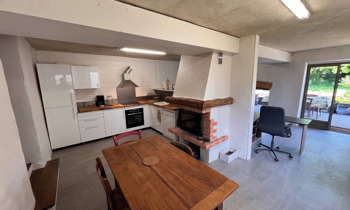 Chatte House | Le Domaine des Gameaux, gîte, large courtyard, kitchen area, games, workshops