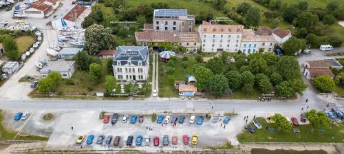 Mortagne-sur-Gironde House | Discover Le Domaine du Meunier: Pet-Friendly Retreat