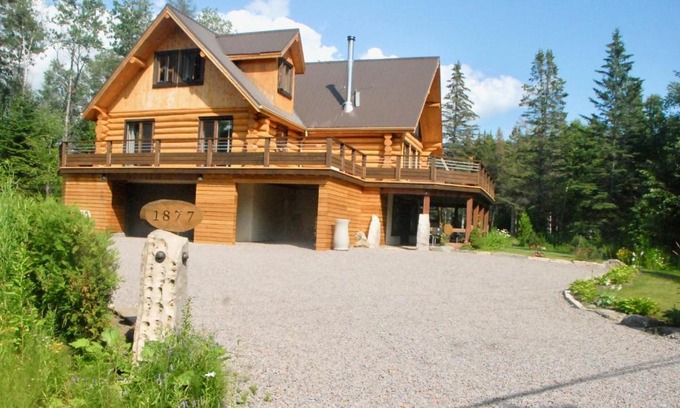 Lac-Saint-Charles Bed & Breakfast | Discover Le Domaine du Lac Saint Charles: 4-Star Family Retreat