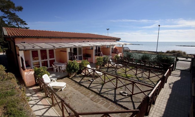 Follonica House | Pet-Friendly Le Dune: Oceanfront Bliss with Top Ratings
