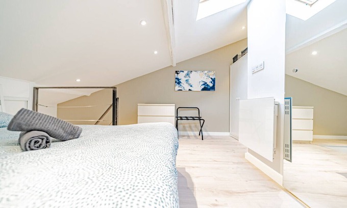 Villette Gare Apartment | Le Duplex - Inviting Stay for 4 Near Part Dieu