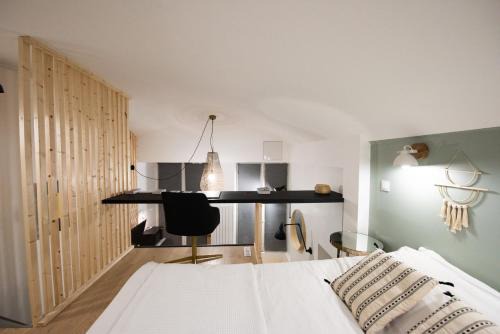 Griffon - Royale Apartment | Cozy Stay at Le duplex d'André with Breakfast Included