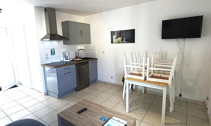 Saint-Meloir-des-Ondes Apartment | Stellar Stay at Le Duplex t2 étoilé with Oceanfront Views