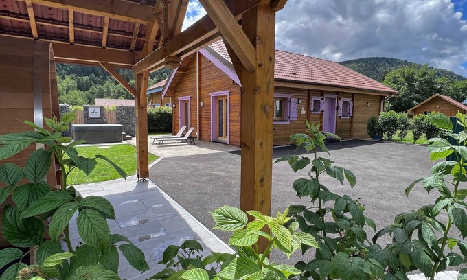 Rochesson Ski Chalet | Inviting Le Familial 4 - Spa, Sauna & Family-Friendly Fun