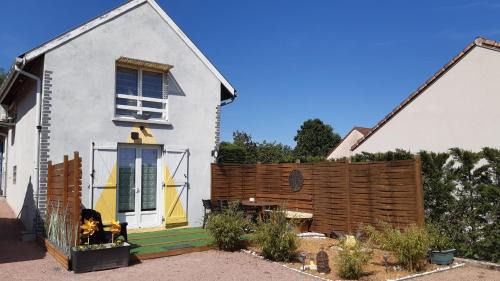 Viry Apartment | Cozy Stay at Le Fer A Cheval - Pet & Child Friendly