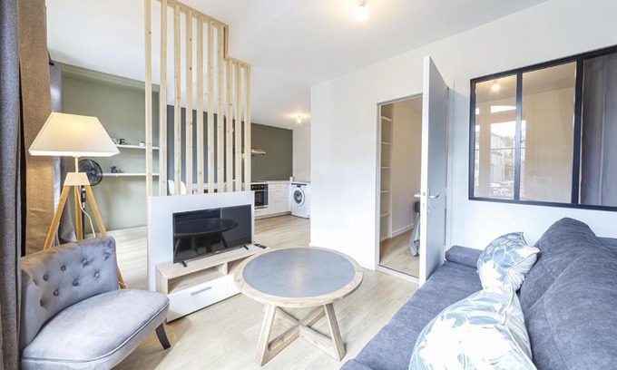 Laval Apartment | Discover Le Ficus: Top-Rated Family-Friendly Retreat