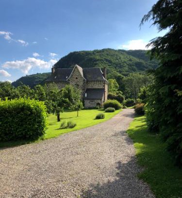 Thiezac Bed & Breakfast | Cozy Le Figarelou: Oceanfront Retreat with Pet-Friendly Perks