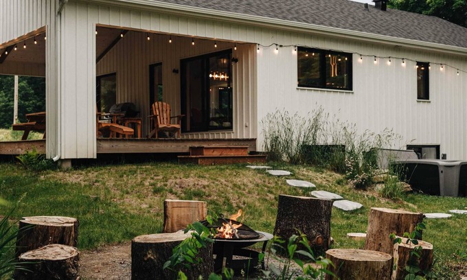 Potton House | Scenic Le Fitzsimmons: Views, Spa & Family-Friendly Fun