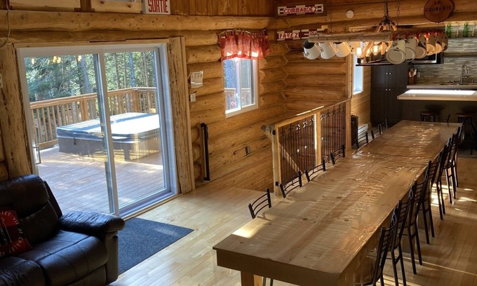 Saint-Luc-de-Bellechasse Ski Chalet | Le Forestier Private SPA/Billiard table/Foyer *6 rooms