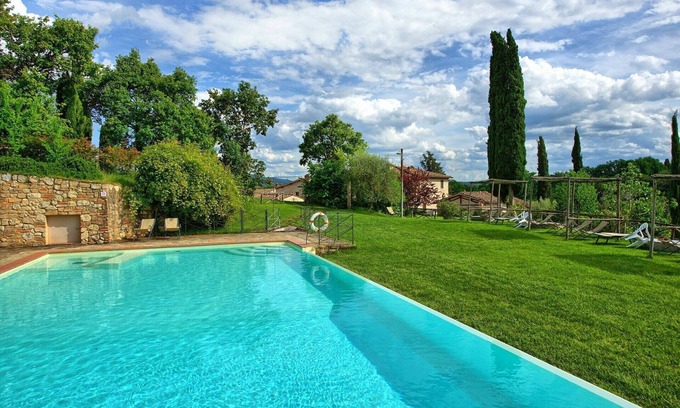 Grassina Apartment | Discover Le Fonti: Family-Friendly Retreat with Pool & Kitchen