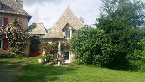Leynhac House | Discover Family-Friendly Comfort at Le Four à Pain Hotel