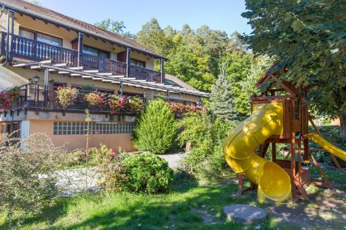Wangenbourg-Engenthal Hotel | Discover Le Freudeneck: Pet-Friendly Retreat with Breakfast