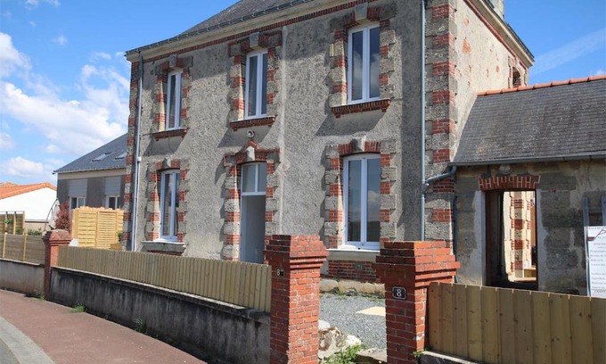 Tremont House | Relax at Le gîte de Kelly: Inviting Pool & Family-Friendly