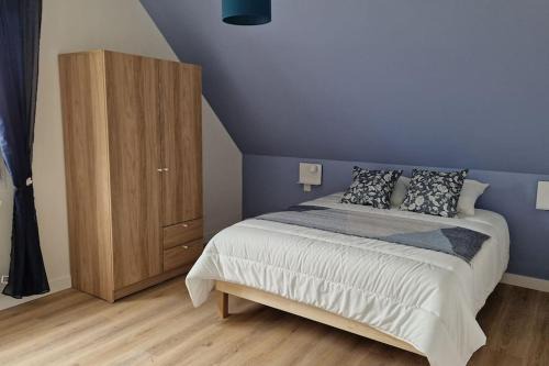 Regnezville-sur-Mer House | Discover Le gîte de la Sienne: Family-Friendly Retreat