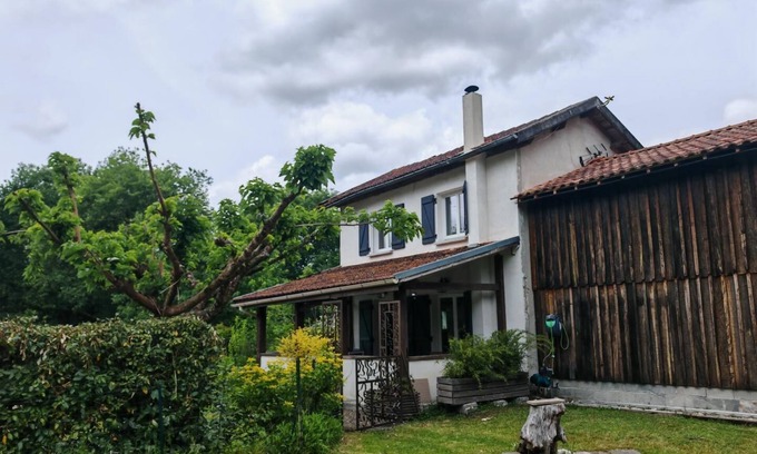 Solferino House | Inviting Stay at Le Gîte de SAM - Solferino for Families
